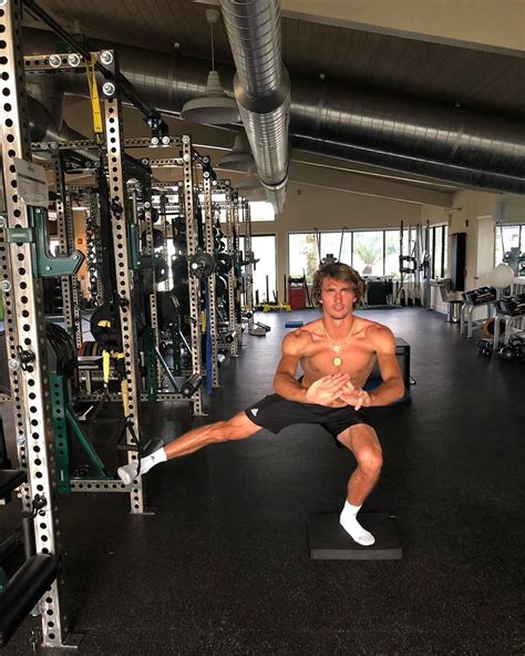 alexander zverev nude|Top 5 Photos, 4/23: Zverev hits the gym, shirtless 